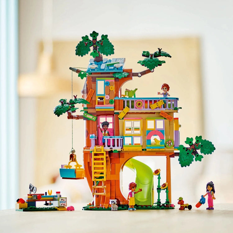 Friendship Tree House Hangout- 701 Pcs