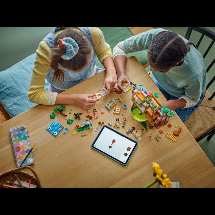 Friendship Tree House Hangout- 701 Pcs