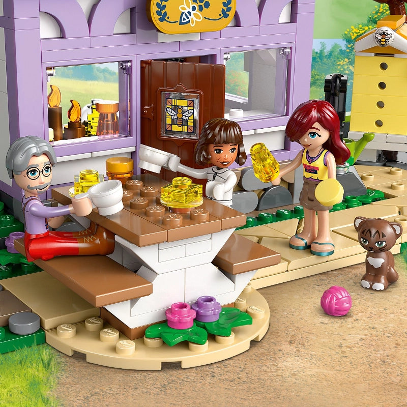 Beekeepers' House and Flower Garden- 1161 Pcs