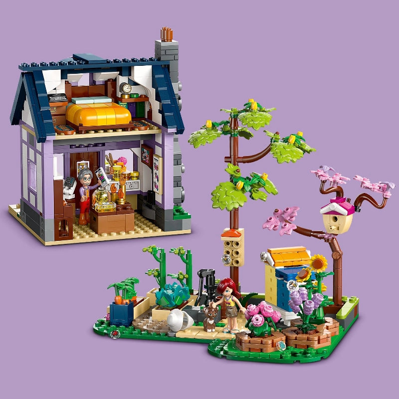 Beekeepers' House and Flower Garden- 1161 Pcs